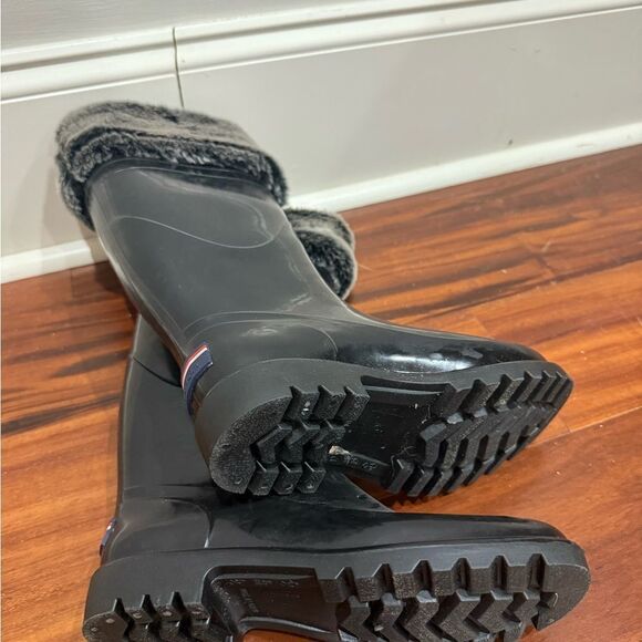 Tommy Hilfiger Black Fur-Lined Rain Boots Size 6 - Picture 4 of 5